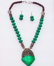 Forest Green Wonderful Classy Stone Beads Necklace Set with Pendulum Pendant