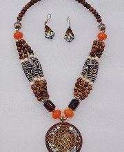 Neutral Multicolor Wonderful Classy Stone Beads Necklace Set with Round Pendant