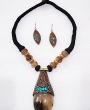 Multicolor Wonderful Classy Stone Beads Necklace with Round Pendant