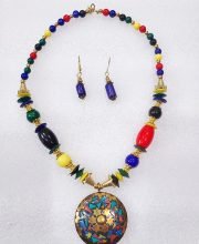 Multicolor Wonderful Classy Stone Beads Necklace with Nice Round Pendant