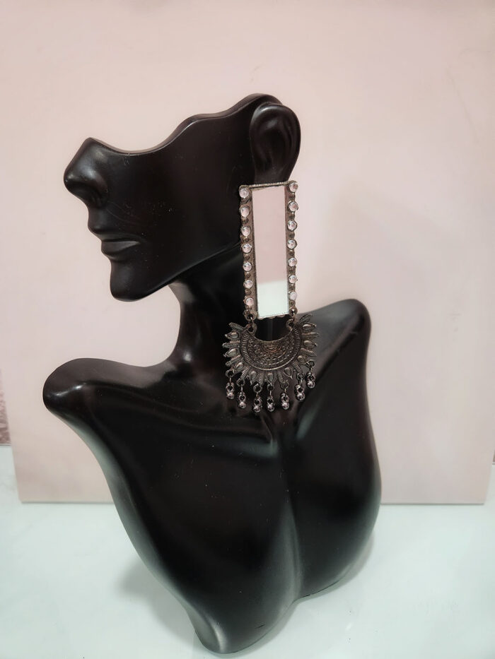 Top 163+ black metal earrings with mirror latest