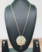 Gold Polished Shell Pendant With Earrings