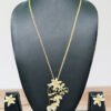 Gold Polished Chain Set With Shell