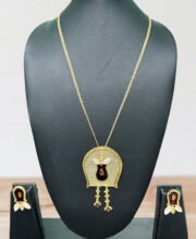 Gold Polished Chain Set With Shell