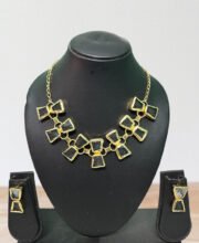 Gold Polish Stone Necklace Set