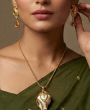 Gold Polish Shell Pendant Set