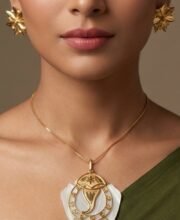 Gold Polish Shell Pendant Set